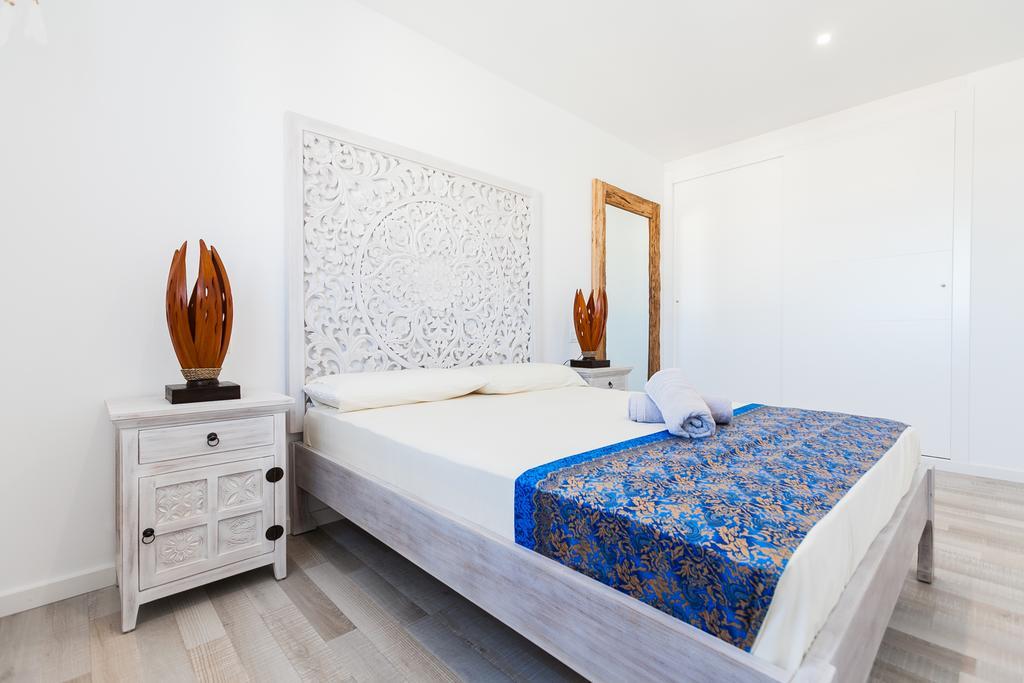 Vista Roses Mar - Villas Batik Exterior photo