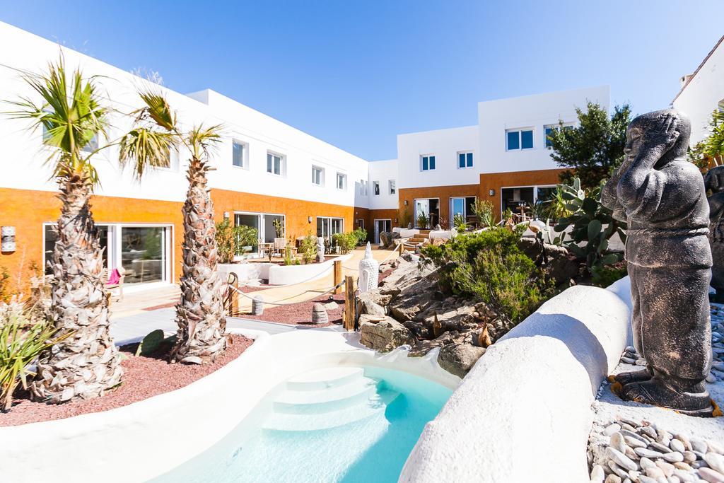 Vista Roses Mar - Villas Batik Exterior photo
