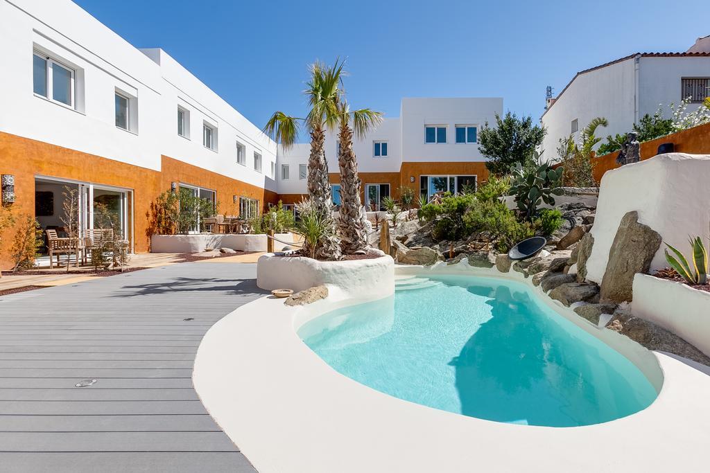 Vista Roses Mar - Villas Batik Exterior photo