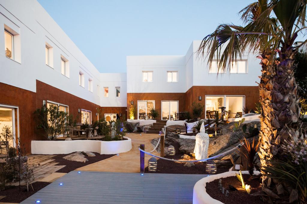 Vista Roses Mar - Villas Batik Exterior photo
