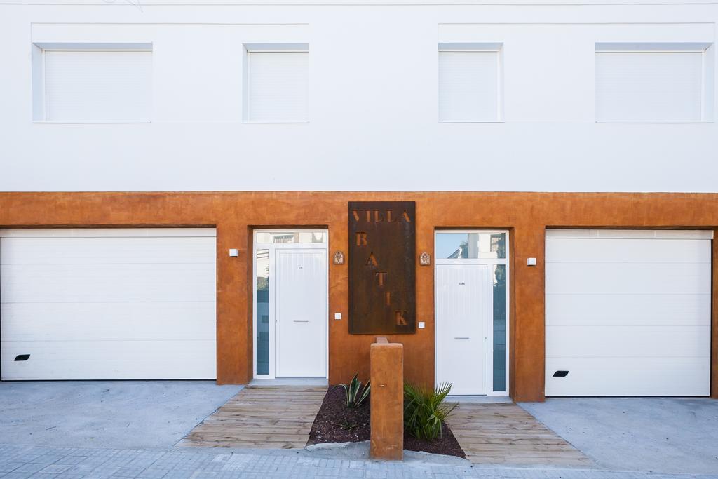 Vista Roses Mar - Villas Batik Exterior photo